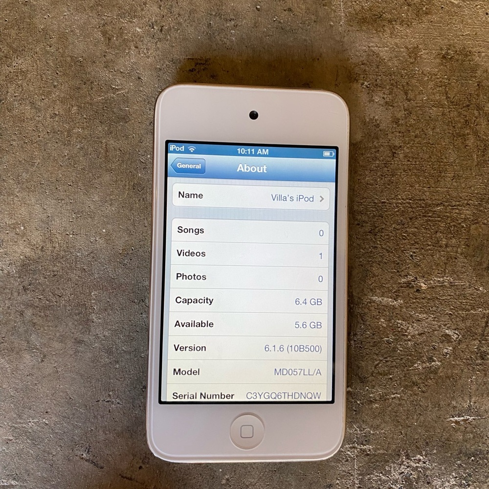 Apple iPod Touch 4th Gen Silver and White
